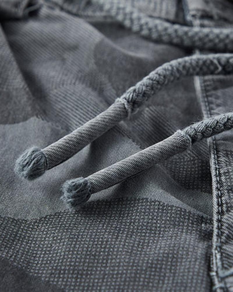 Utility-Cargo-Shorts mit Camouflage-Muster