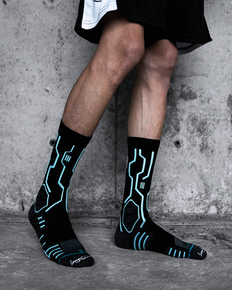 Chaussettes au design de circuits futuristes