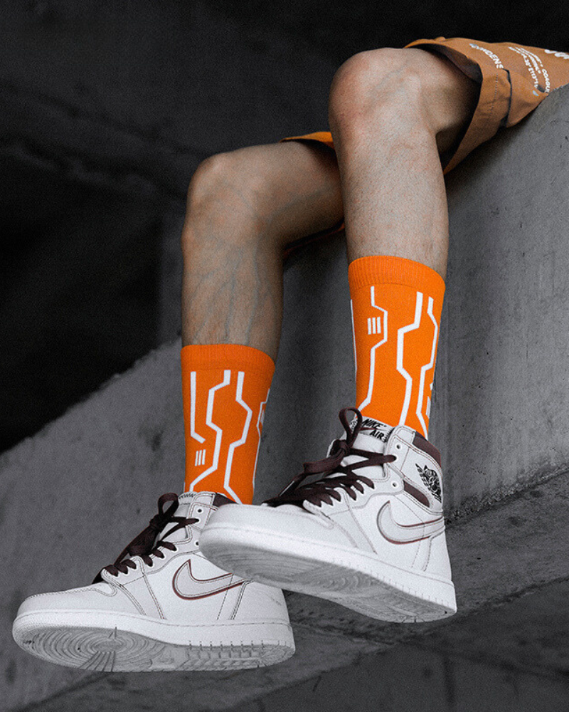 Chaussettes au design de circuits futuristes