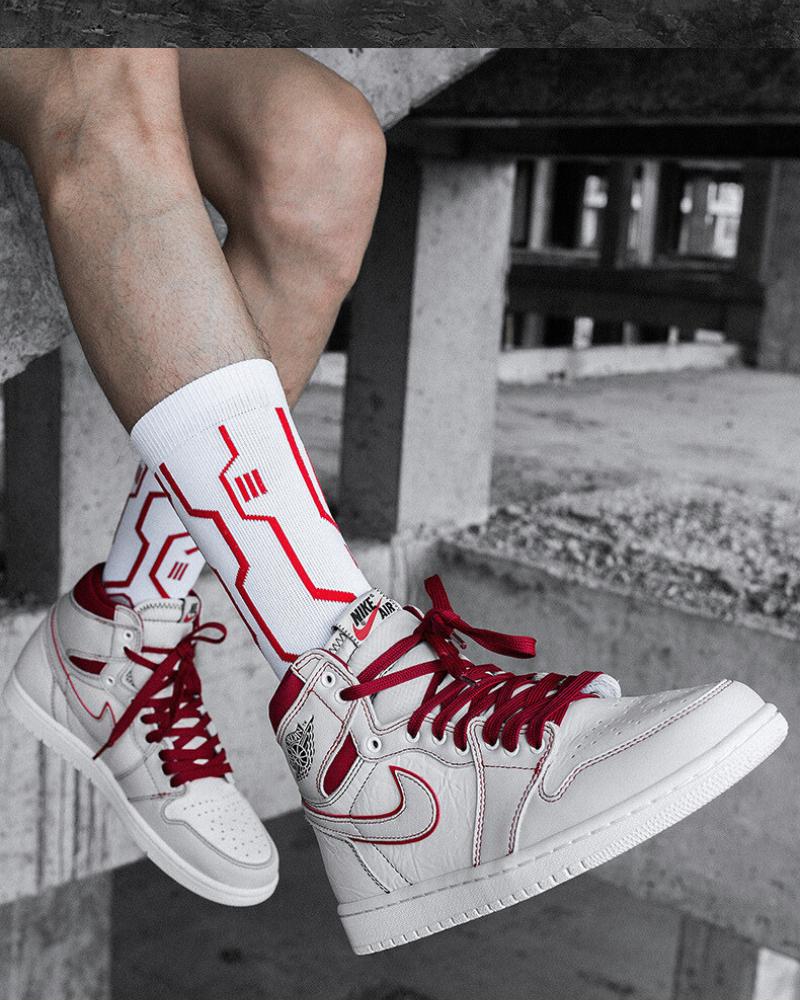 Chaussettes au design de circuits futuristes