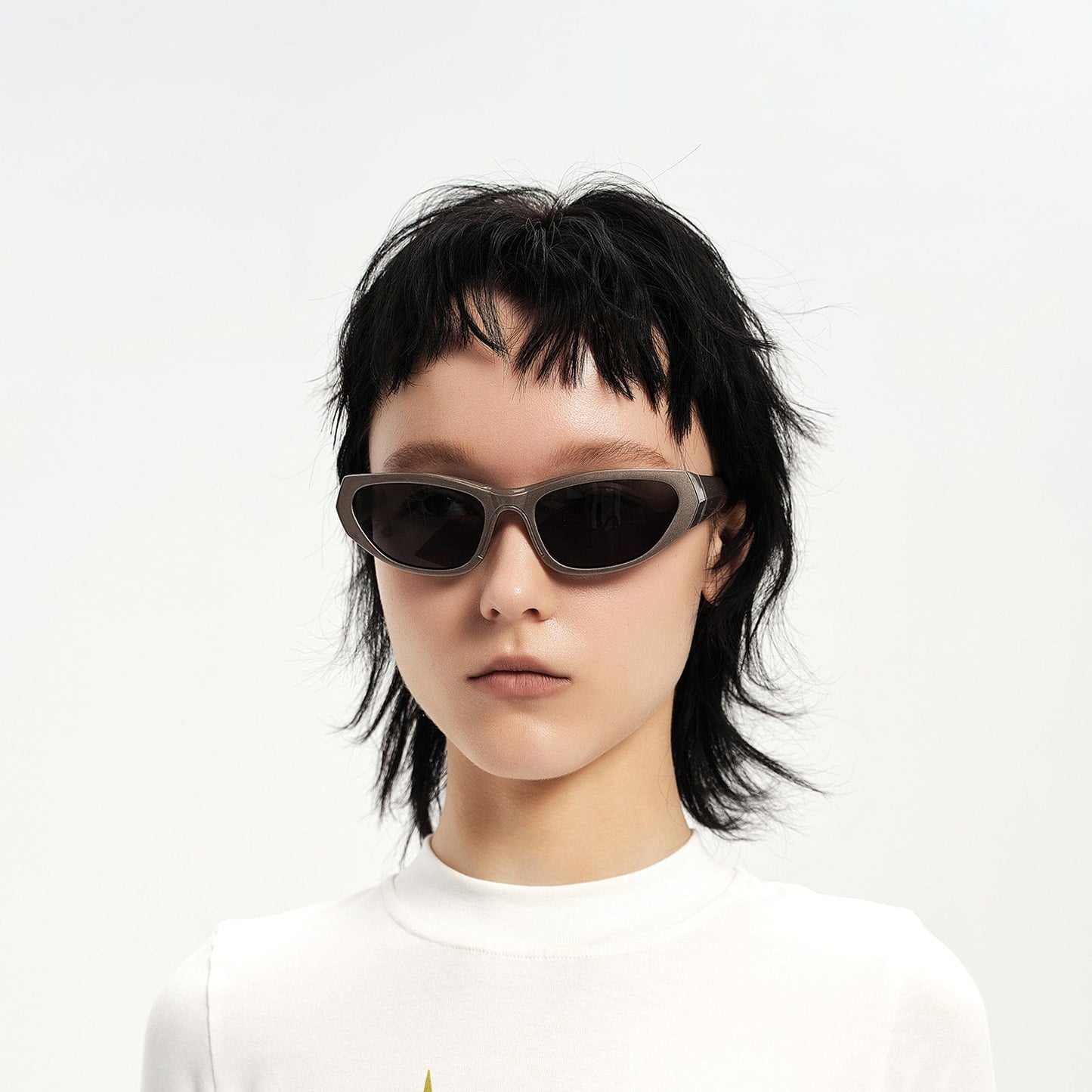 Chic Cat Eye Bold Sunglasses -  durable sunglasses - Stylish Cat Eye Bold Sunglasses for Fashion Lovers - View 4