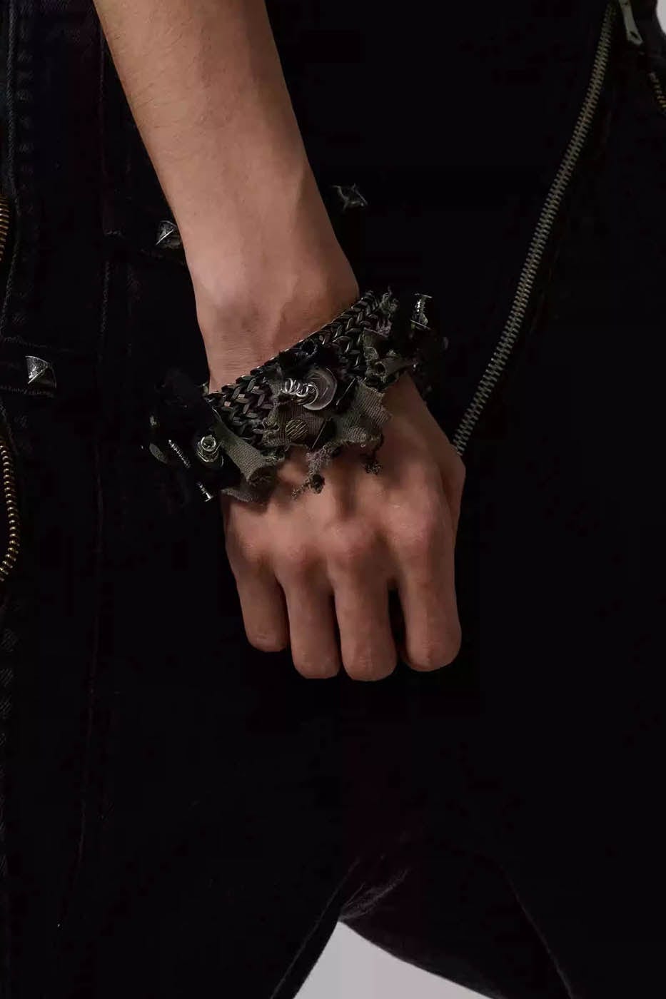 Chic Distressed Metal Fabric Bracelet -  edgy accessory - Chic Distressed Metal Fabric Bracelet for Bold Style - View 5