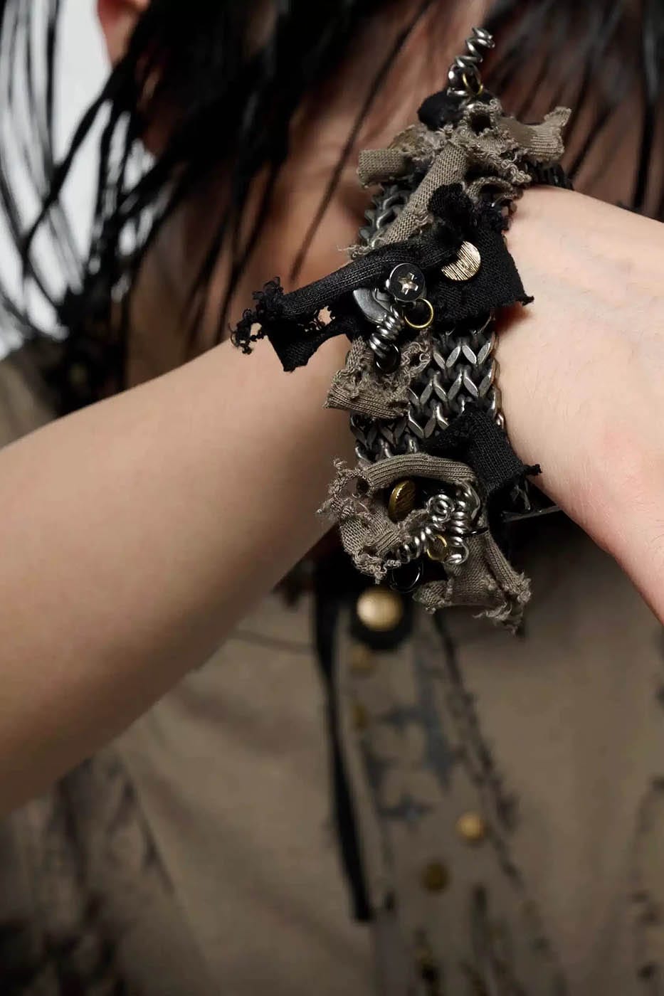 Chic Distressed Metal Fabric Bracelet -  metal fabric - Chic Distressed Metal Fabric Bracelet for Bold Style - View 6