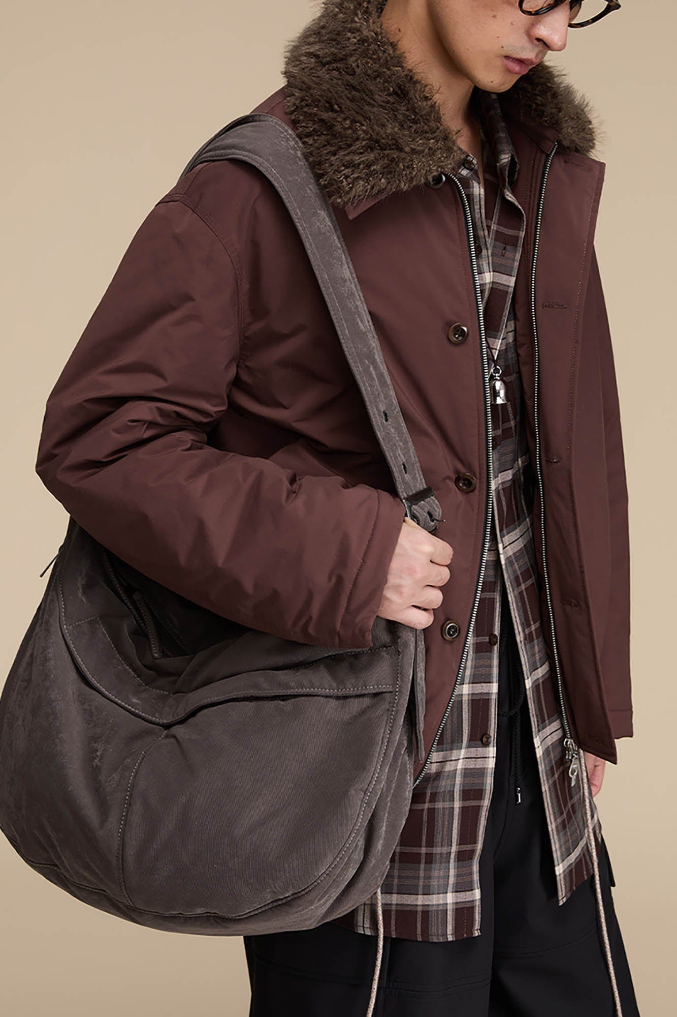 Chic Distressed Velvet Hobo Bag -  adjustable shoulder bag - Stylish Distressed Velvet Hobo Bag for Everyday Use - View 4