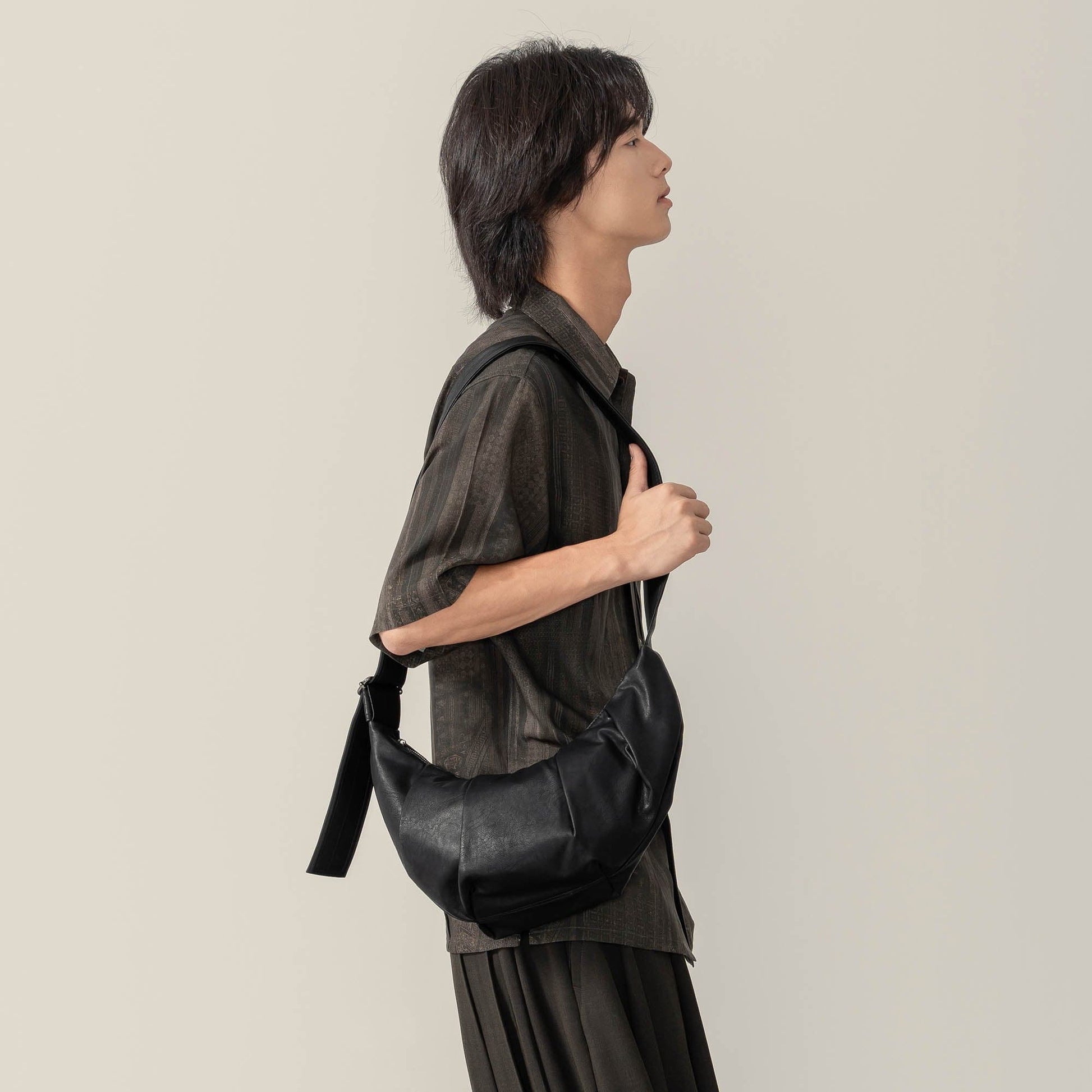 Chic Pleated Waxed Leather Bag -  adjustable strap bag - Stylish Pleated Waxed Leather Bag for Everyday Use - View 3