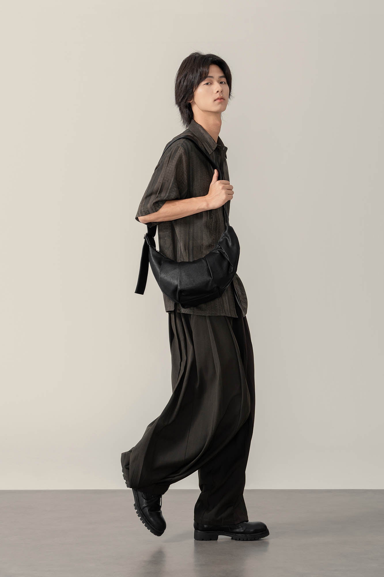 Chic Pleated Waxed Leather Bag -  casual dressy bag - Stylish Pleated Waxed Leather Bag for Everyday Use - View 4