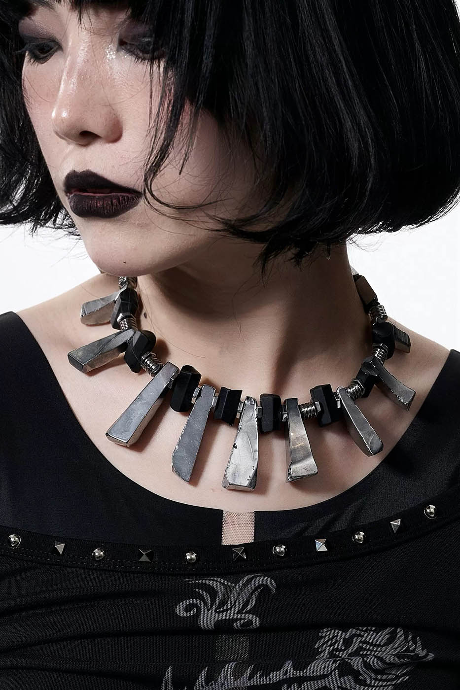 Chic Reversible Distressed Necklace -  metal necklace - Reversible Distressed Metal Necklace for Versatile Style - View 6