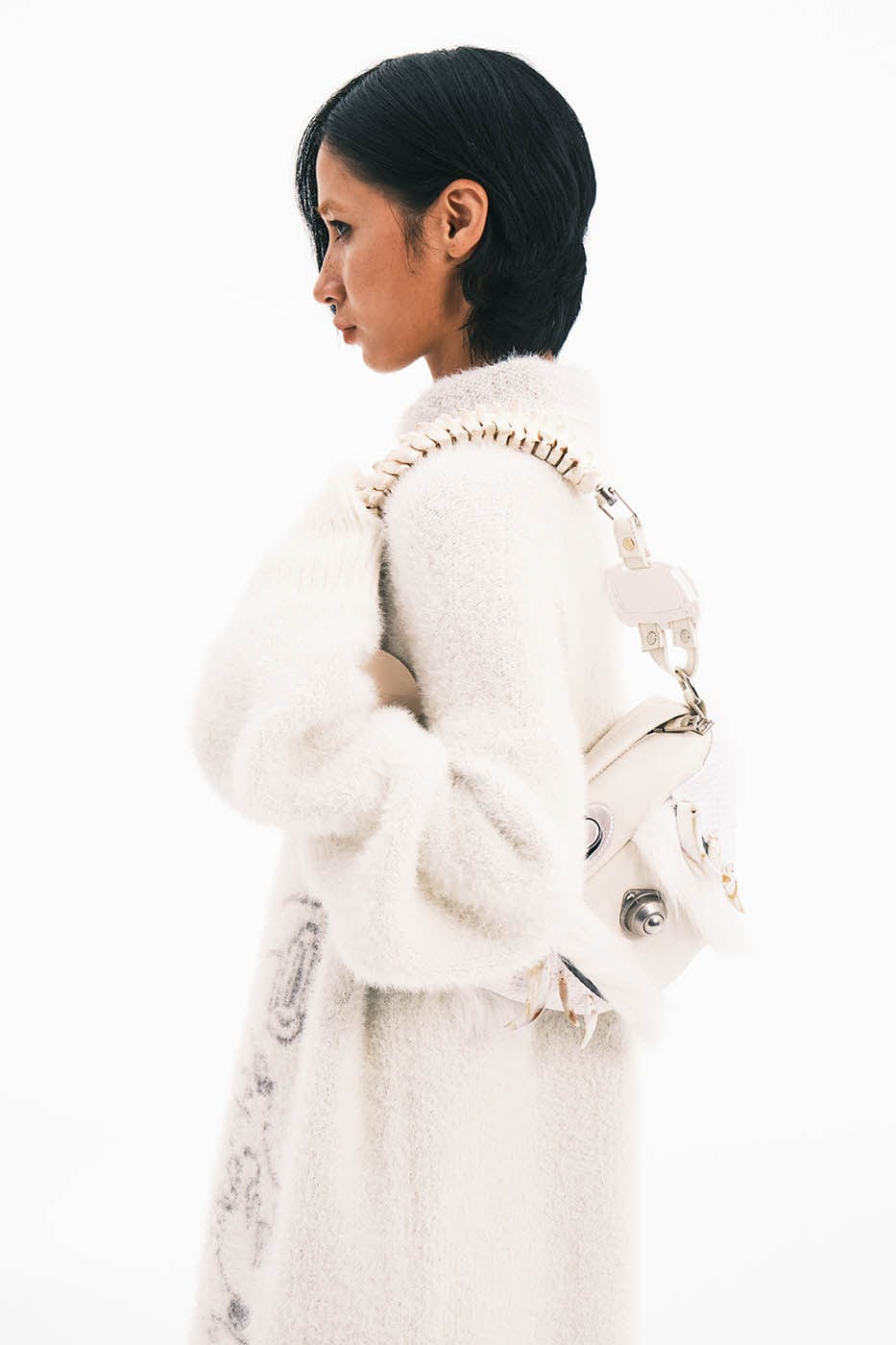 Chic Skeleton Faux Fur Bag -  eco-friendly bag - Stylish Skeleton Faux Fur Handbag for Unique Fashion - View 3