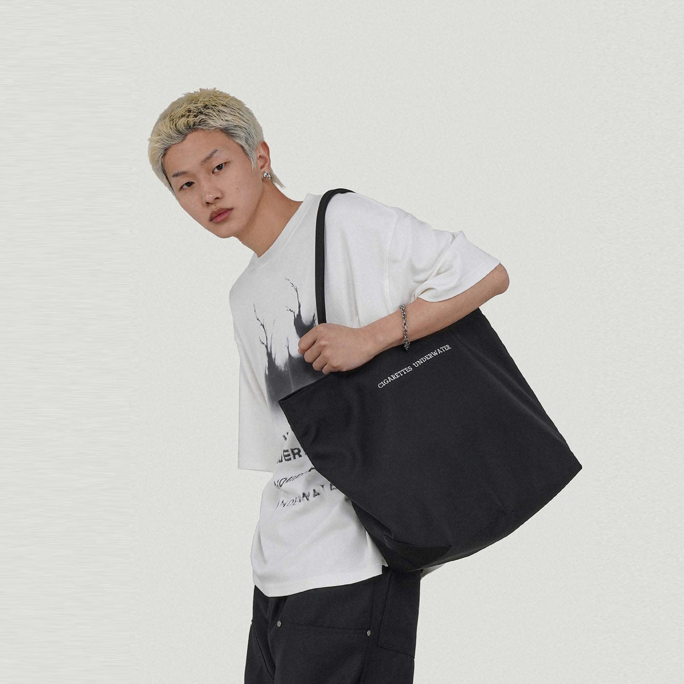 Deep Dive Tote Bag - tote bag - Durable Waterproof Tote Bag for Underwater Adventures - View 2