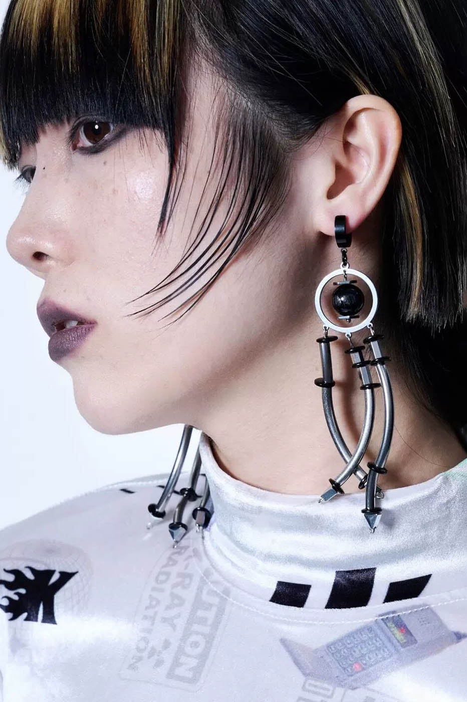 Dreamy Mechanical Chic Earrings -  futuristic - Futuristic Mechanical Design Earrings with Bold Style - View 4