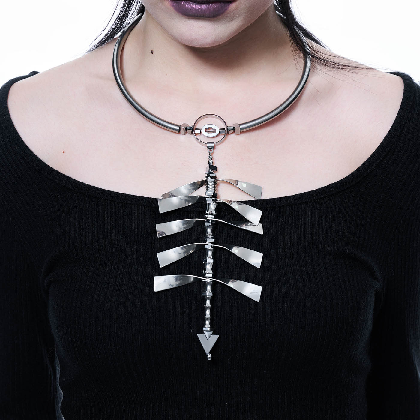 Enchanting Spine Art Necklace - unique pendant design - Avant-Garde Spine Art Necklace for Unique Style - View 2