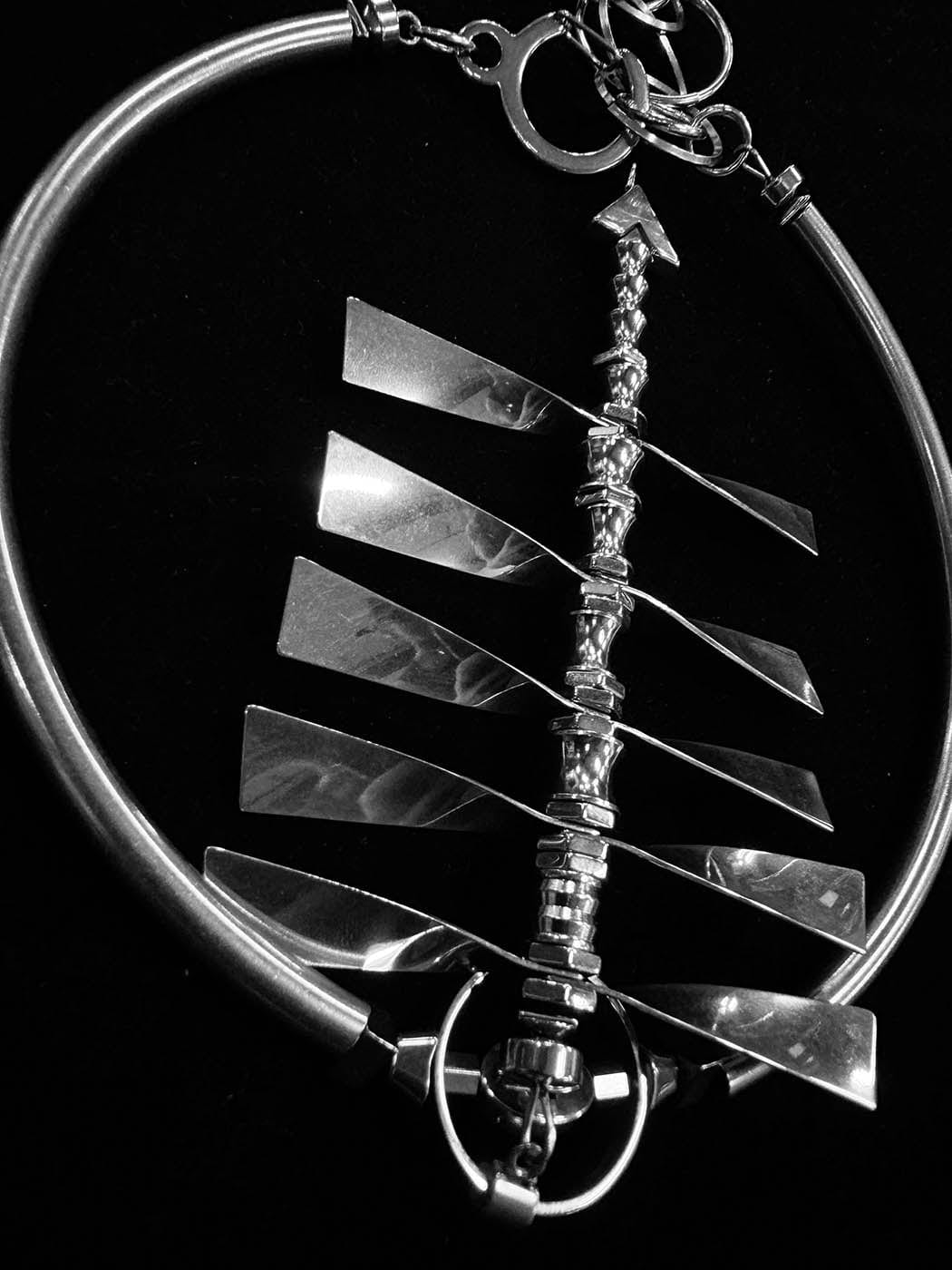 Enchanting Spine Art Necklace - unique pendant design - Avant-Garde Spine Art Necklace for Unique Style - View 9