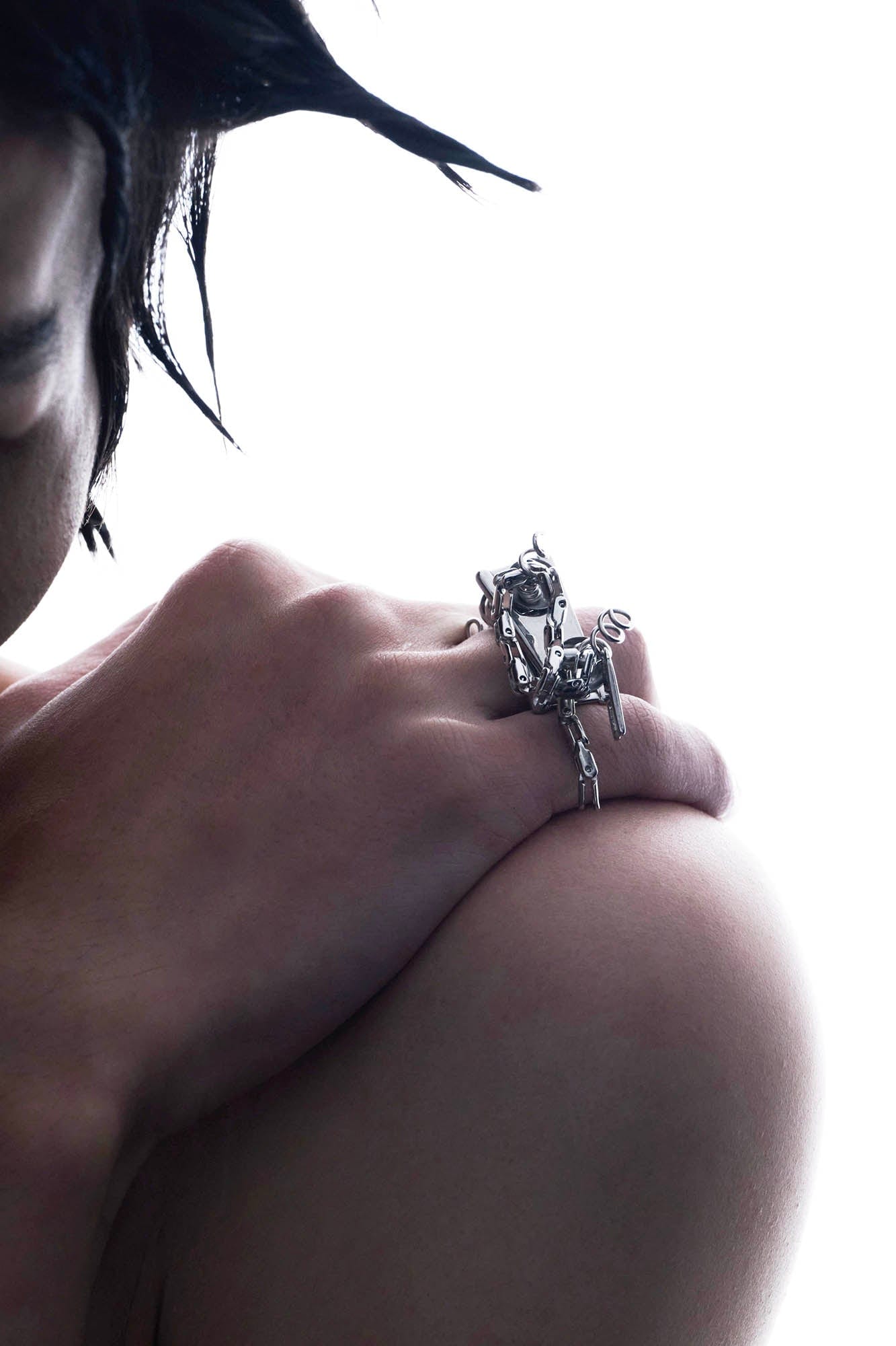 Intriguingly Twisted Mechanical Ring -  adjustable ring - Divergent Mechanical Twisted Ring with Adjustable Fit - View 4