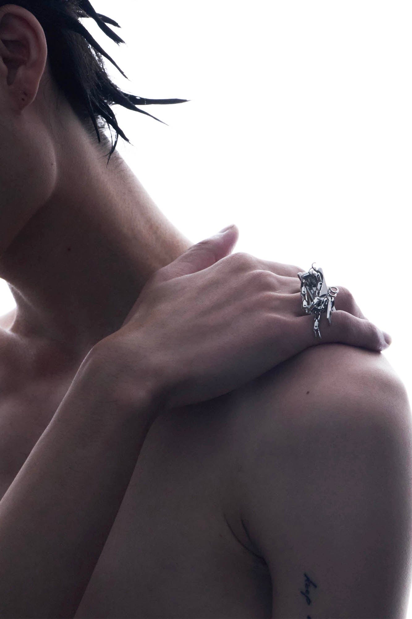 Intriguingly Twisted Mechanical Ring -  stainless steel - Divergent Mechanical Twisted Ring with Adjustable Fit - View 6