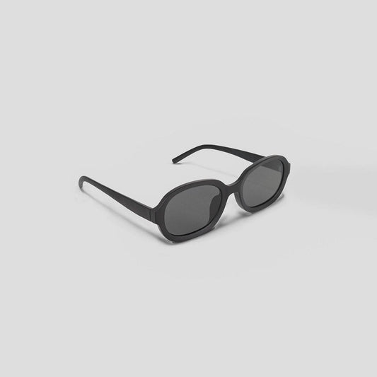 Sleek Matte Black Oval Shades - stylish sunglasses - Chic Matte Black Oval Sunglasses with UV Protection - Main view