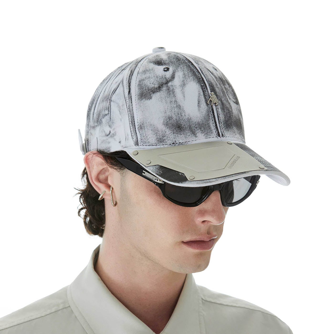 Stylish Grey Metal Logo Cap - grey cap - Stylish Grey Metal Logo Cap for a Modern Look - View 2
