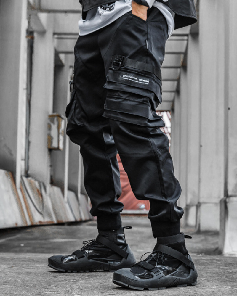 Tactical Black Cargo Pants - functional cargo pants - Versatile Black Cargo Pants for Urban Exploration - View 2