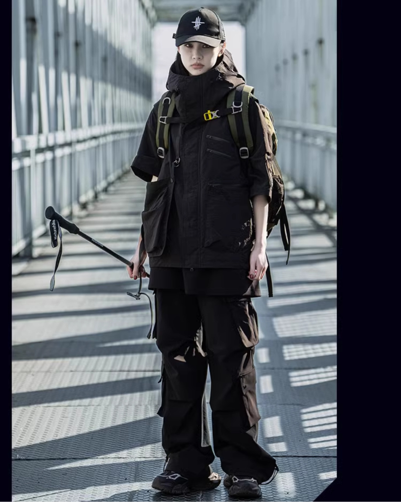 Versatile Outdoor Pocket Vest -  tech-inspired clothing - Functional Detachable Pocket Vest for Winter Adventures - View 16