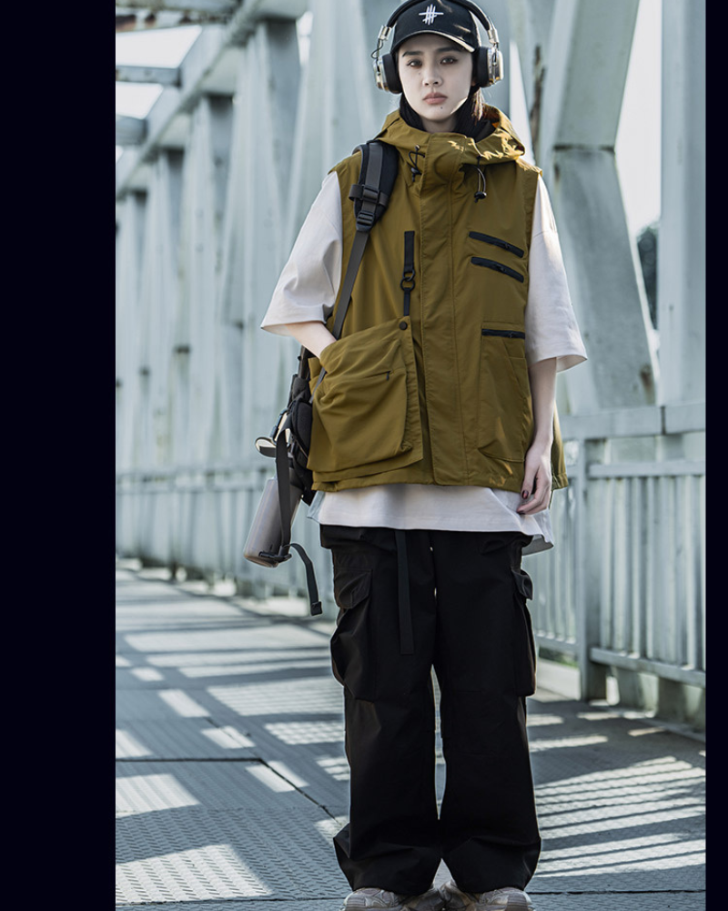 Versatile Outdoor Pocket Vest -  tech-inspired clothing - Functional Detachable Pocket Vest for Winter Adventures - View 7