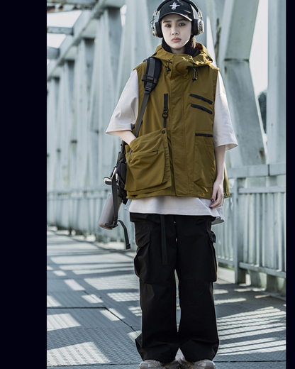 Versatile Outdoor Pocket Vest -  tech-inspired clothing - Functional Detachable Pocket Vest for Winter Adventures - View 7