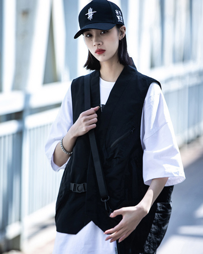 Versatile Urban Backpack Vest - winter techwear - Urban Backpack Vest for Versatile Winter Fashion - View 3